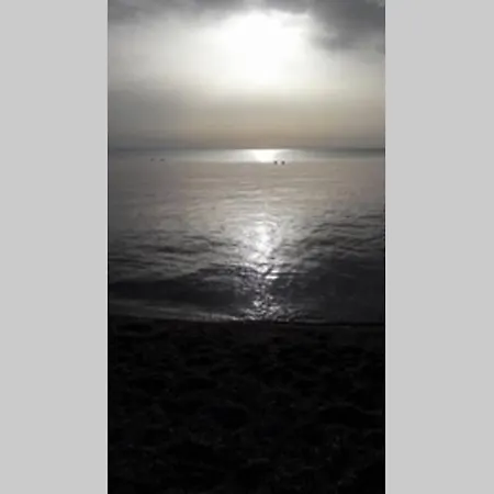Beach House With Garden In Fourka Apartament *