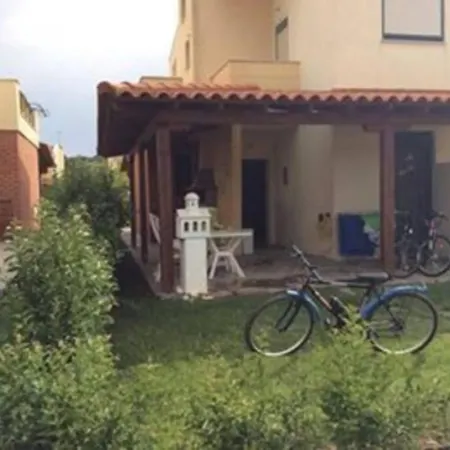 Beach House With Garden In Fourka Apartment