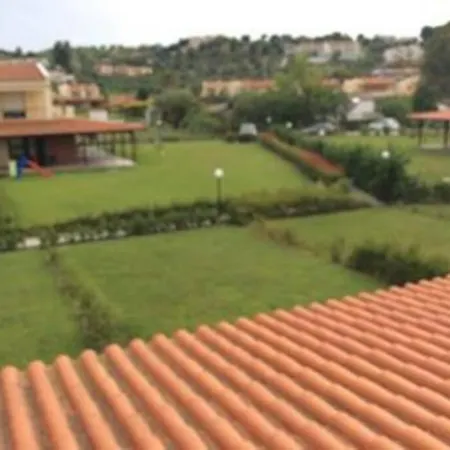 Beach House With Garden In Fourka Apartment