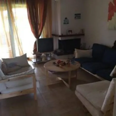 Beach House With Garden In Fourka