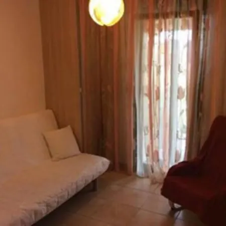 Beach House With Garden In Fourka *