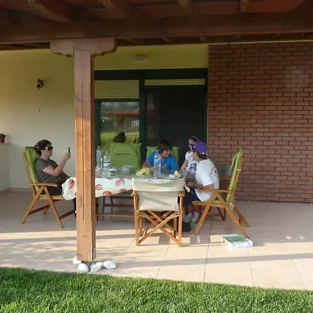 Beach House With Garden In Fourka