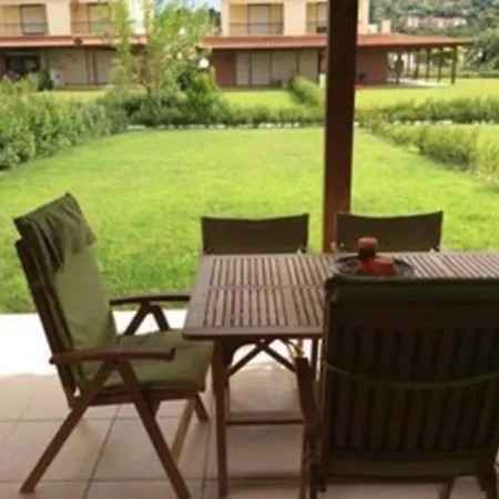 Beach House With Garden In Fourka Appartement
